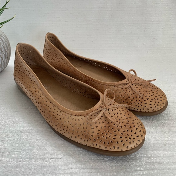 Coldwater Creek Tan Perforated Leather Bow Ballet Flats Woman’s 10 - Picture 5 of 10